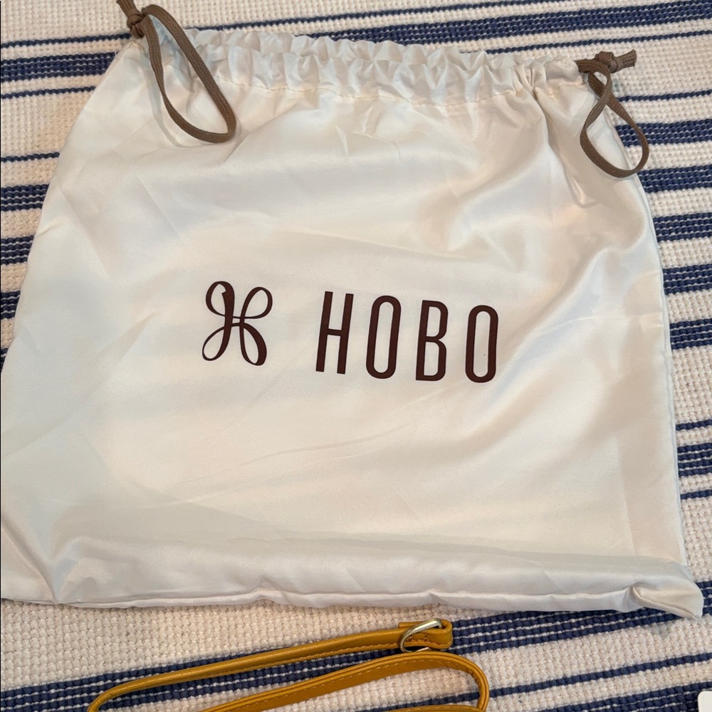 NWT HOBO Darcy Crossbody in Polished Leather - Sun Glow - Picture 13 of 13